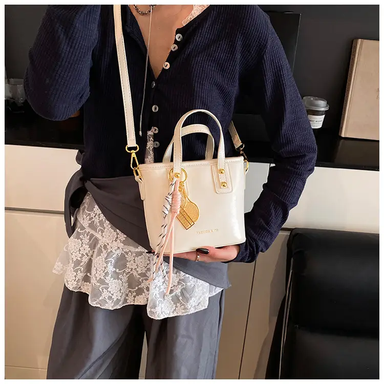 Women's White Leather Shoulder Bag with Gold Chain — feature 22