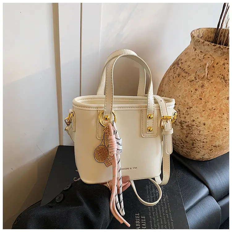 Women's White Leather Shoulder Bag with Gold Chain — feature 25