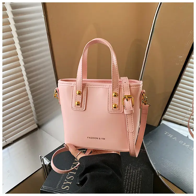 Women's White Leather Shoulder Bag with Gold Chain — feature 26