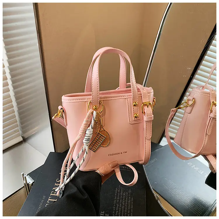 Women's White Leather Shoulder Bag with Gold Chain — feature 27