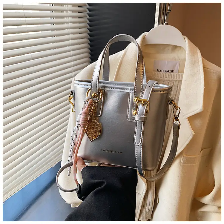 Women's White Leather Shoulder Bag with Gold Chain — feature 28