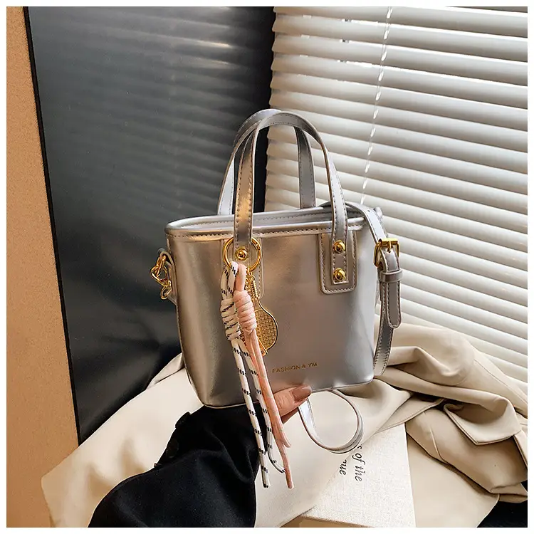 Women's White Leather Shoulder Bag with Gold Chain — feature 29