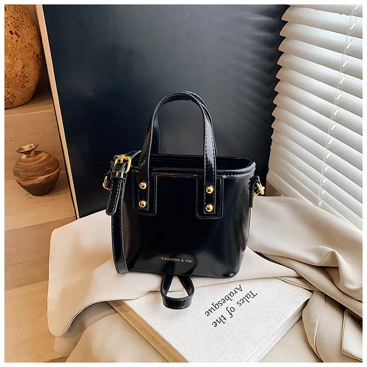 Women's White Leather Shoulder Bag with Gold Chain — feature 30