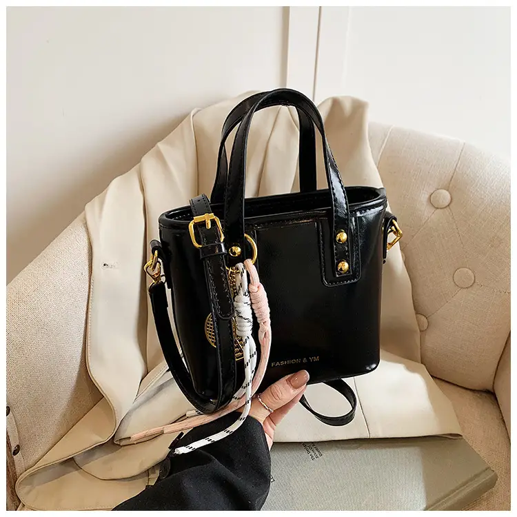 Women's White Leather Shoulder Bag with Gold Chain — feature 31