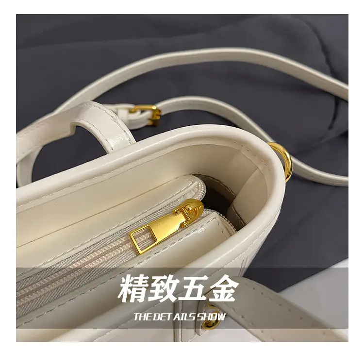 Women's White Leather Shoulder Bag with Gold Chain — feature 6