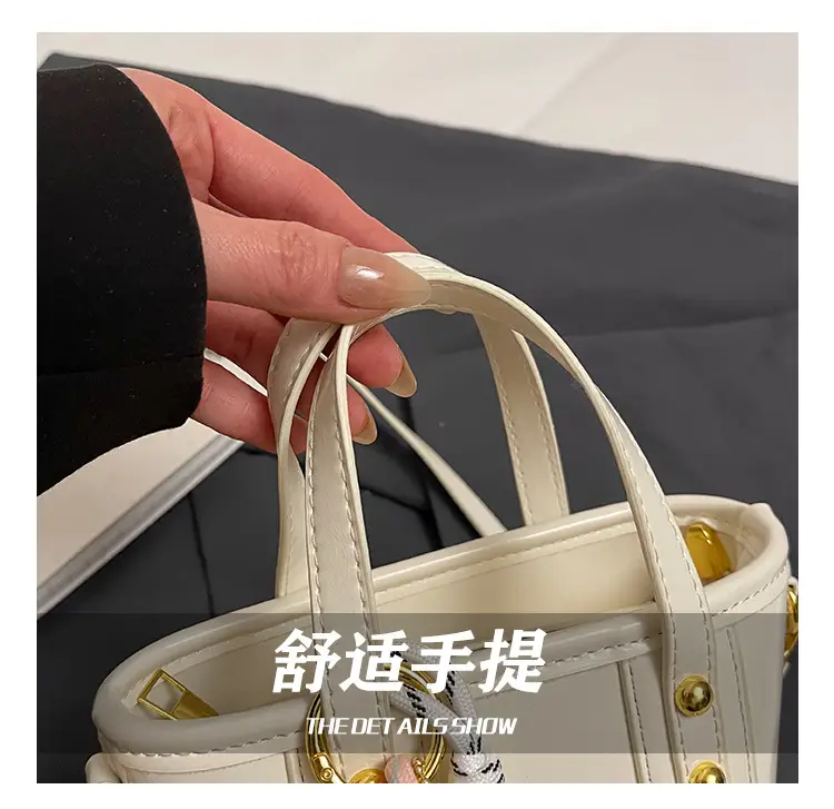 Women's White Leather Shoulder Bag with Gold Chain — feature 8