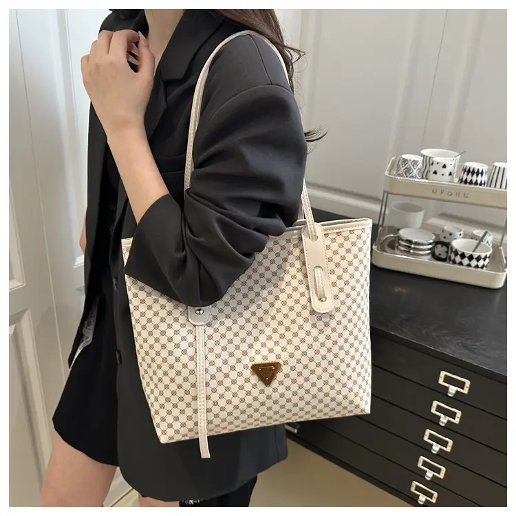 Women's Checkered Pattern Large Tote Bag Brown Leather — feature 15