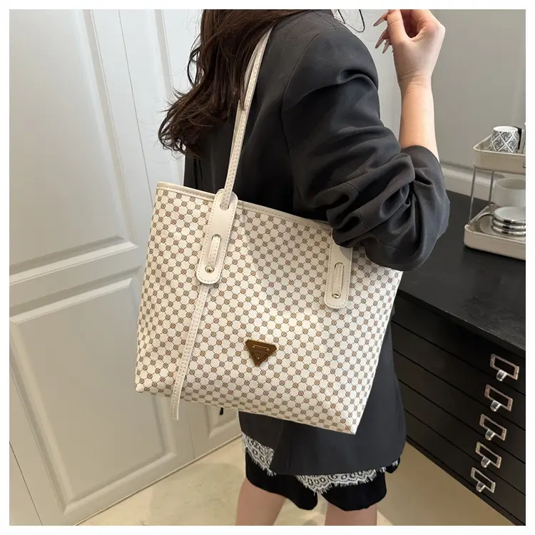 Women's Checkered Pattern Large Tote Bag Brown Leather — feature 18