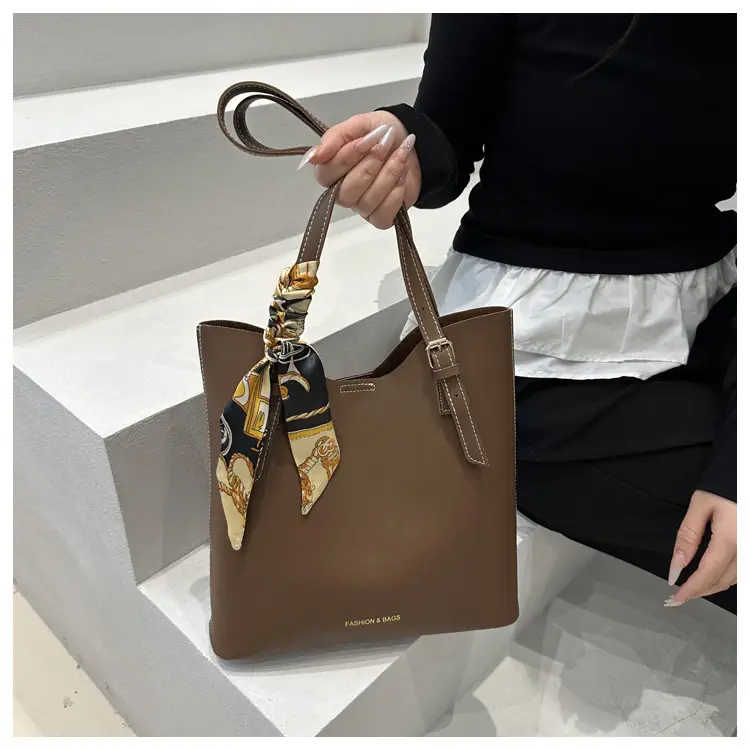 Brown Leather Shoulder Bag for Women Large Capacity — feature 10