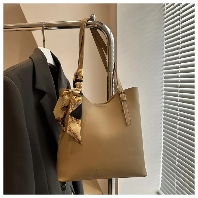 Brown Leather Shoulder Bag for Women Large Capacity — feature 22