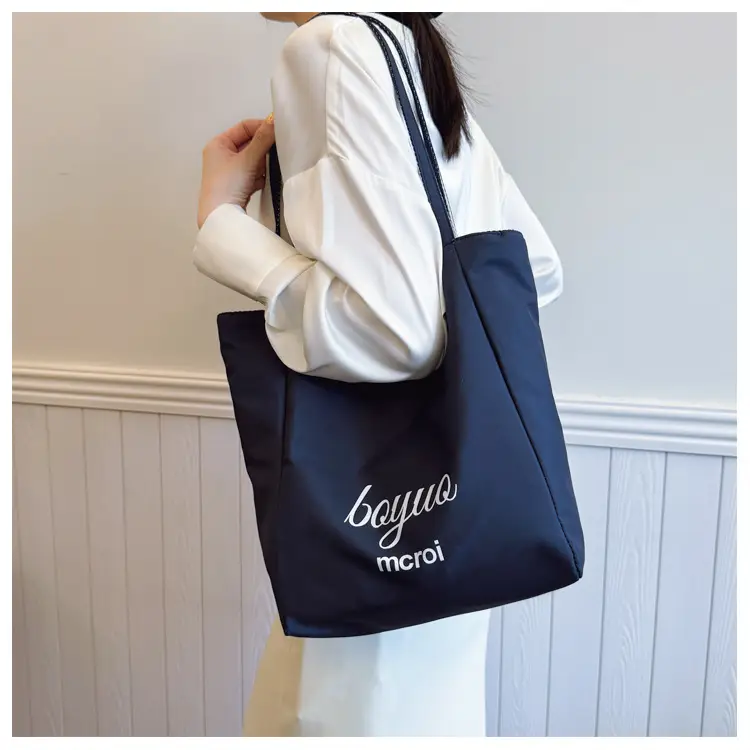 Striped Red White Women's Large Capacity Tote Bag — feature 13