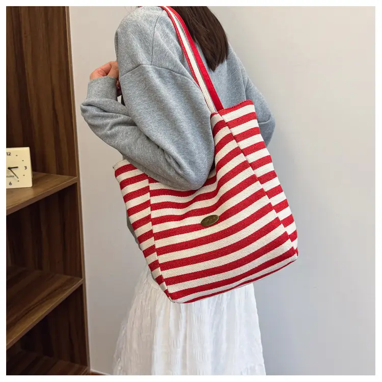 Striped Red White Women's Large Capacity Tote Bag — feature 16
