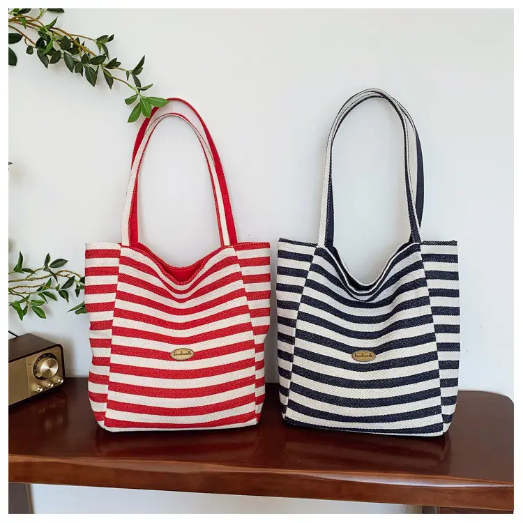 Striped Red White Women's Large Capacity Tote Bag — feature 22