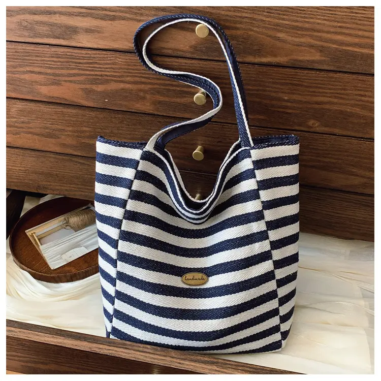 Striped Red White Women's Large Capacity Tote Bag — feature 24