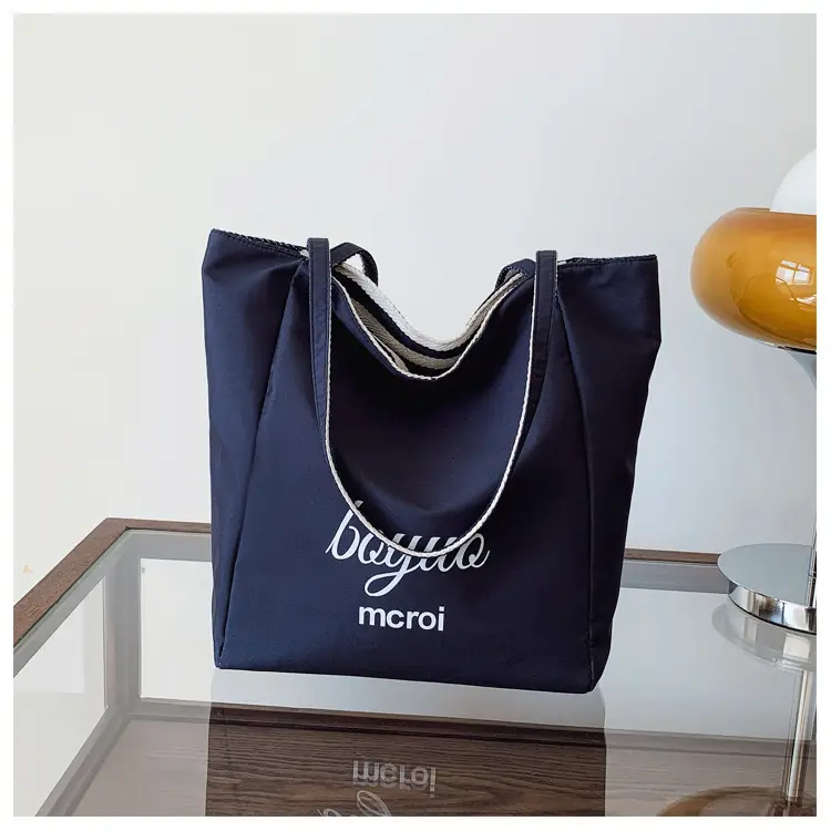 Striped Red White Women's Large Capacity Tote Bag — feature 26