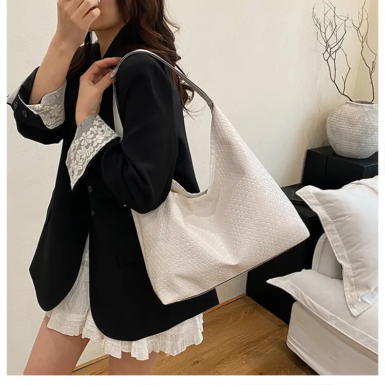 White Woven Large Shoulder Bag for Women 2025 — feature 13