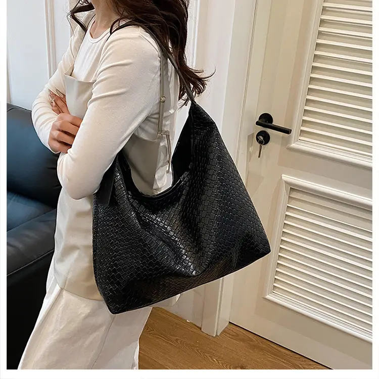 White Woven Large Shoulder Bag for Women 2025 — feature 17