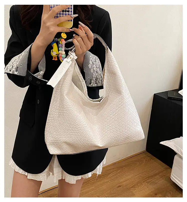 White Woven Large Shoulder Bag for Women 2025 — feature 2