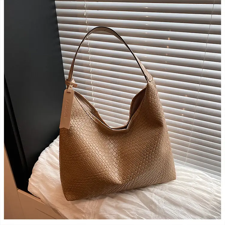 White Woven Large Shoulder Bag for Women 2025 — feature 21