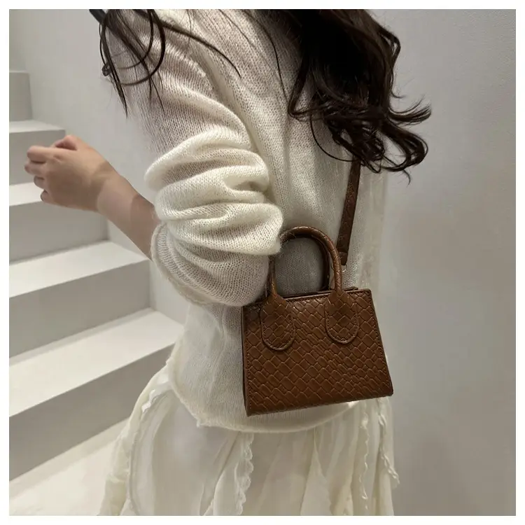 Retro Woven Handbag Brown 2025 New Trendy — feature 14