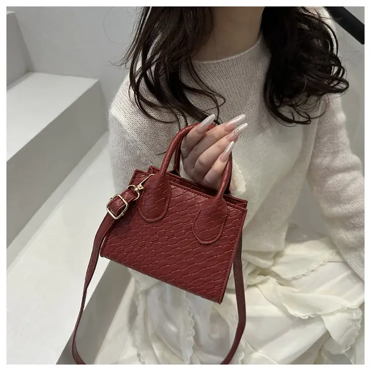 Retro Woven Handbag Brown 2025 New Trendy — feature 15