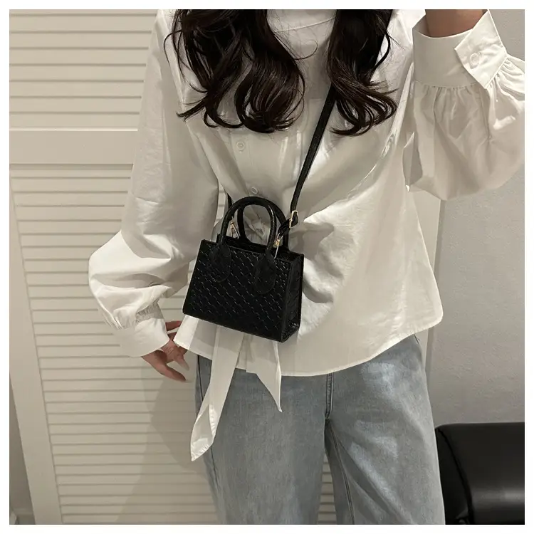 Retro Woven Handbag Brown 2025 New Trendy — feature 17