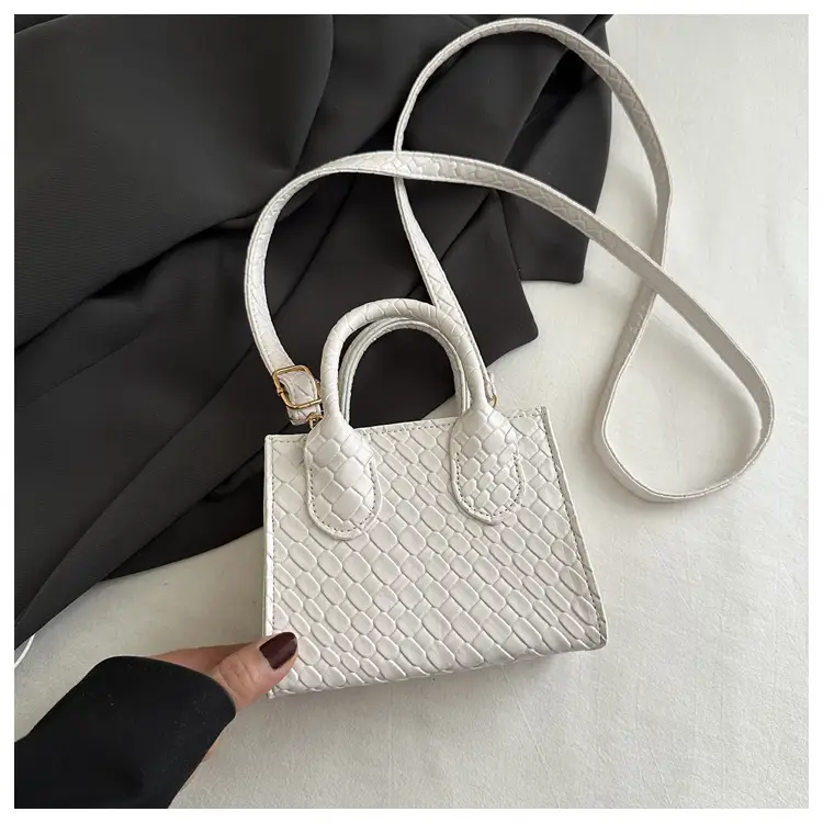 Retro Woven Handbag Brown 2025 New Trendy — feature 24