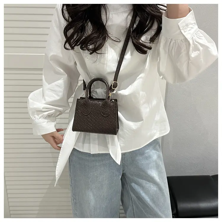 Retro Woven Handbag Brown 2025 New Trendy — feature 7