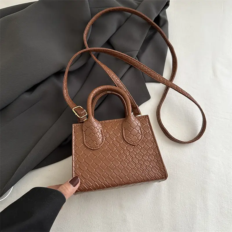 Retro Woven Handbag Brown 2025 New Trendy - Image 6