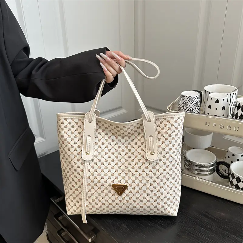 2025 Spring Tote Bag Large Capacity Portable Stylish Underarm Shoulder Bag - Image 4