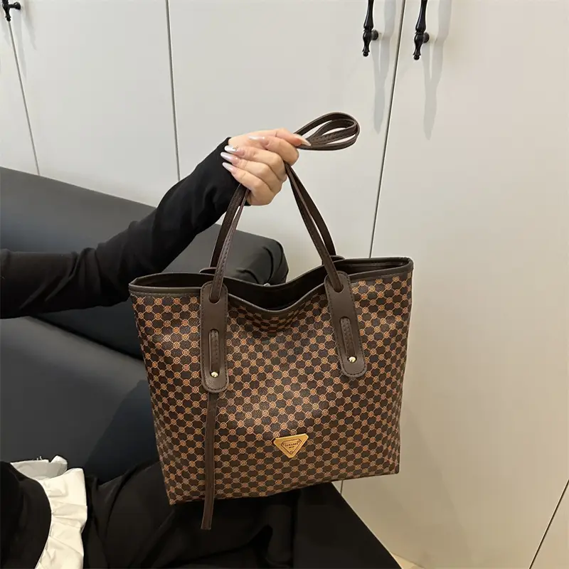 2025 Spring Tote Bag Large Capacity Portable Stylish Underarm Shoulder Bag - Image 5