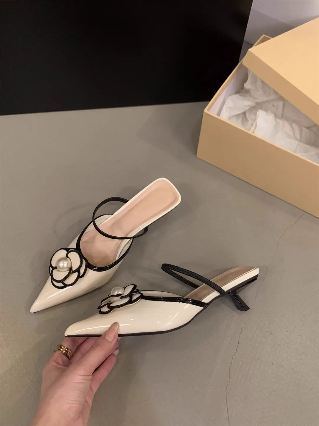 2026 New Summer Style Chanel-Inspired Half-Slipper Shoes, French-Style Retro Closed-Toe Half-Mules for Women — feature 2