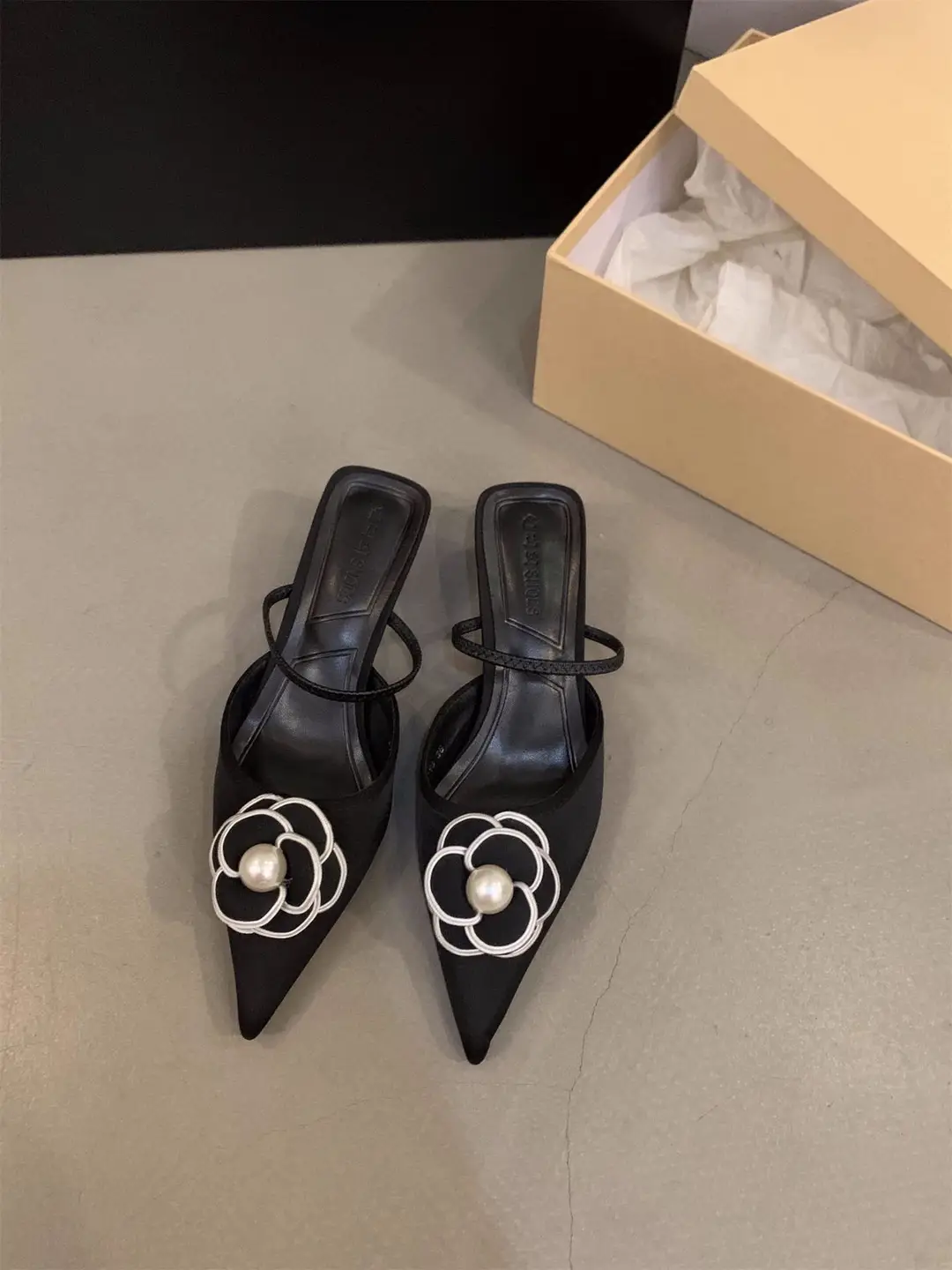 2026 New Summer Style Chanel-Inspired Half-Slipper Shoes, French-Style Retro Closed-Toe Half-Mules for Women — feature 8