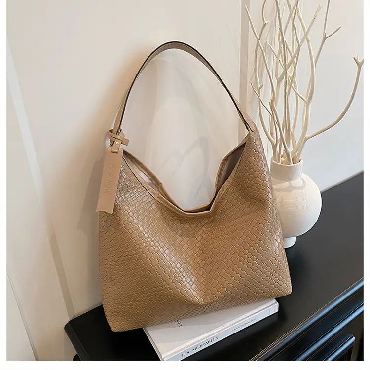Women's Beige Leather Shoulder Bag Large Capacity 2025 — feature 17