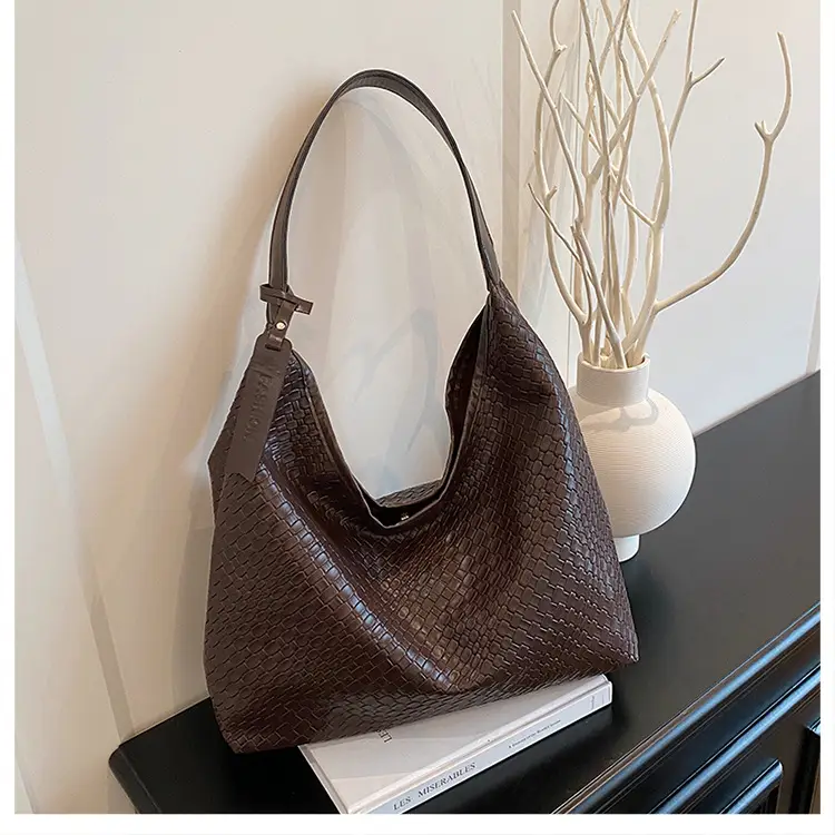 Women's Beige Leather Shoulder Bag Large Capacity 2025 — feature 21