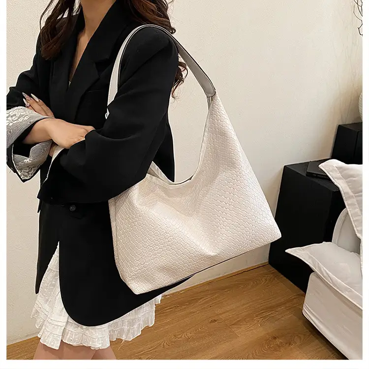 Women's Beige Leather Shoulder Bag Large Capacity 2025 — feature 27