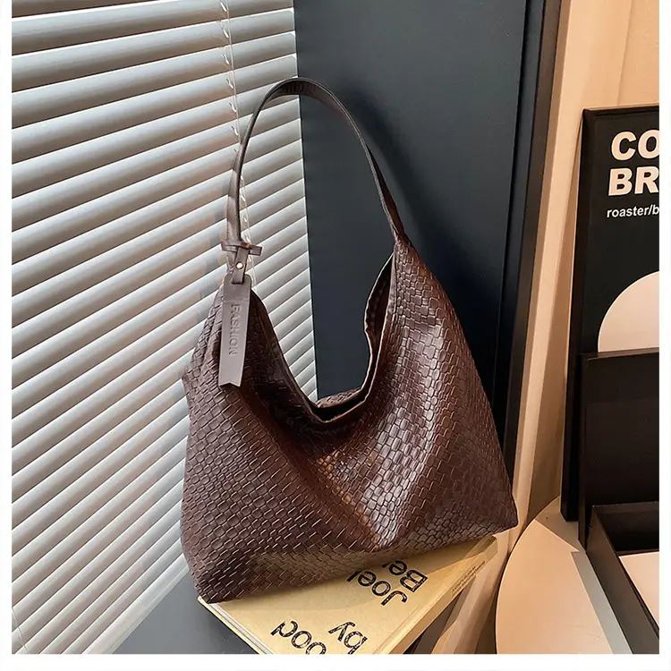 2025 Spring Woven Shoulder Bags Large Capacity Commuter Tote — feature 17
