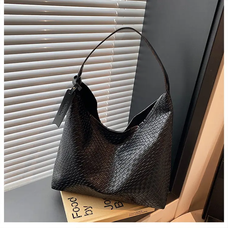 2025 Spring Woven Shoulder Bags Large Capacity Commuter Tote — feature 24