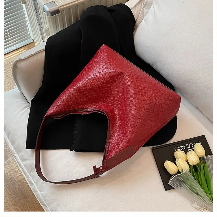 2025 Spring Woven Shoulder Bags Large Capacity Commuter Tote — feature 40