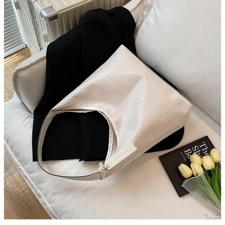 2025 Spring Woven Shoulder Bags Large Capacity Commuter Tote — feature 42