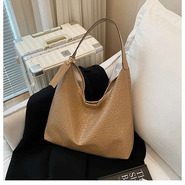 2025 Spring Woven Shoulder Bags Large Capacity Commuter Tote — feature 45
