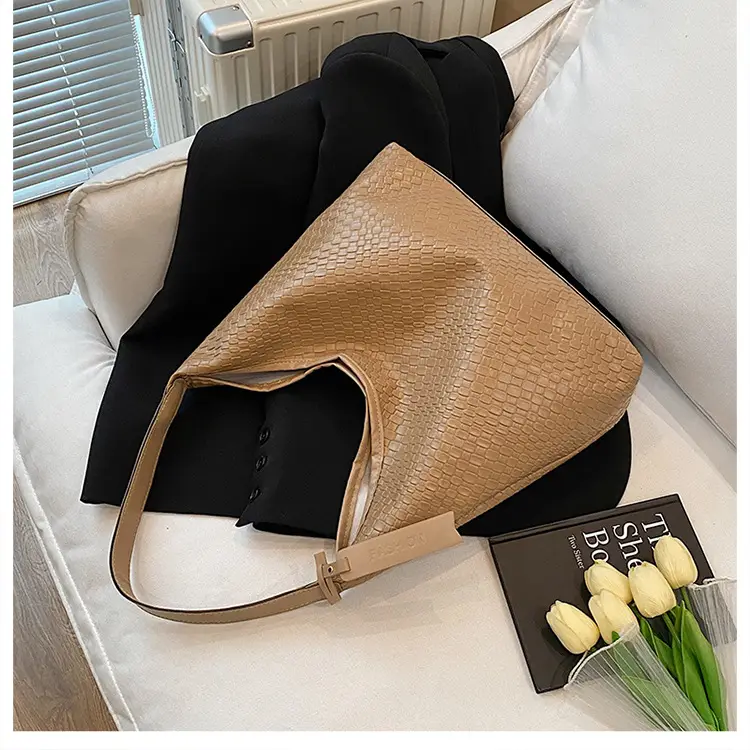 2025 Spring Woven Shoulder Bags Large Capacity Commuter Tote — feature 46