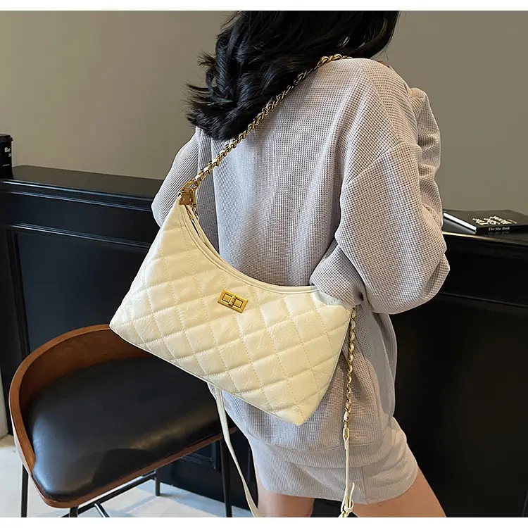 Vintage Rhombic Chain Tote Bag Women 2025 New Commute — feature 22