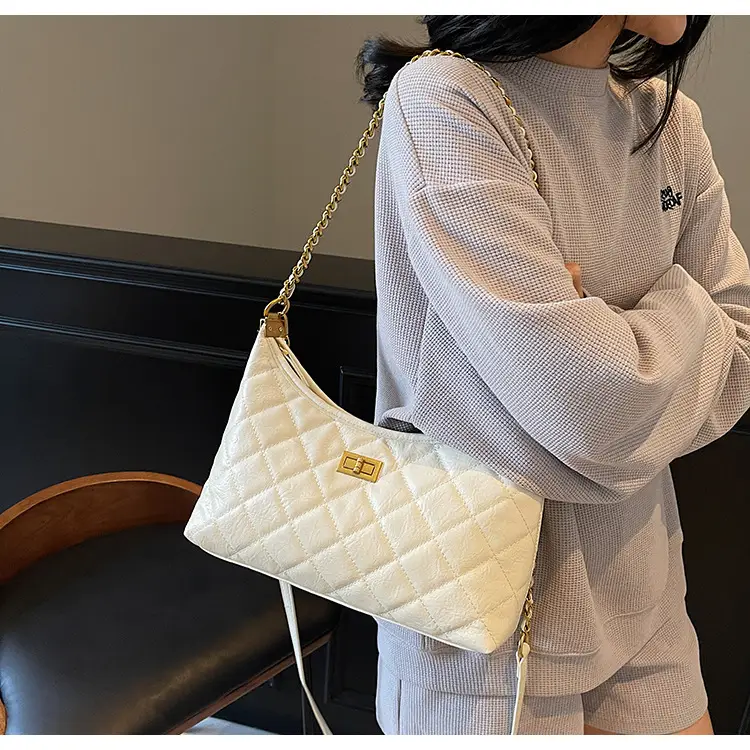 Vintage Rhombic Chain Tote Bag Women 2025 New Commute — feature 23
