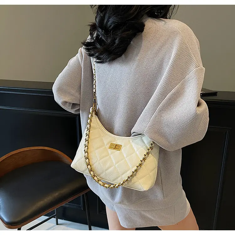 Vintage Rhombic Chain Tote Bag Women 2025 New Commute — feature 28
