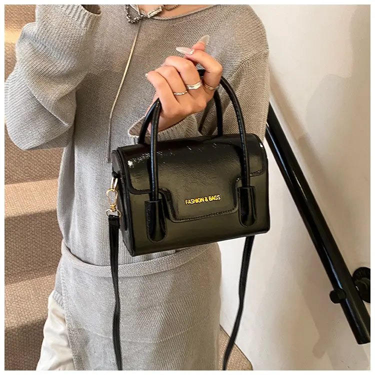 Red Minimalist Square Handbag for Women 2026 — feature 11