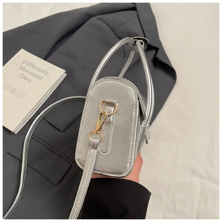 Red Minimalist Square Handbag for Women 2026 — feature 32