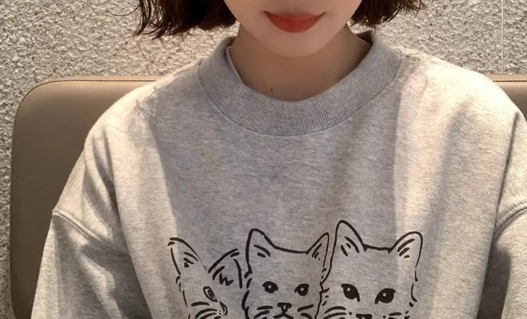 Red Women's Baseball Cap with "Smile" Embroidery — feature 10