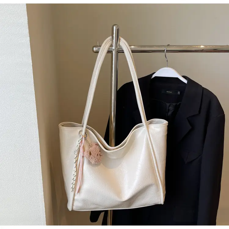 Women's Large Capacity Beige Shoulder Bag with Bear Earrings — feature 18