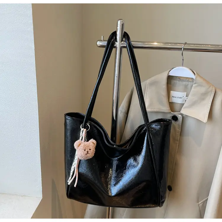 Women's Large Capacity Beige Shoulder Bag with Bear Earrings — feature 21